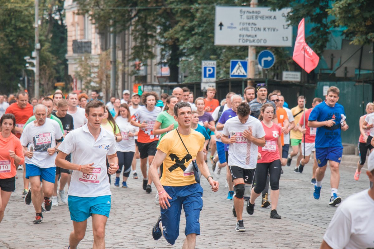 Создавалось впечатление, что Киев вдруг превратился в большое спортивное поле 