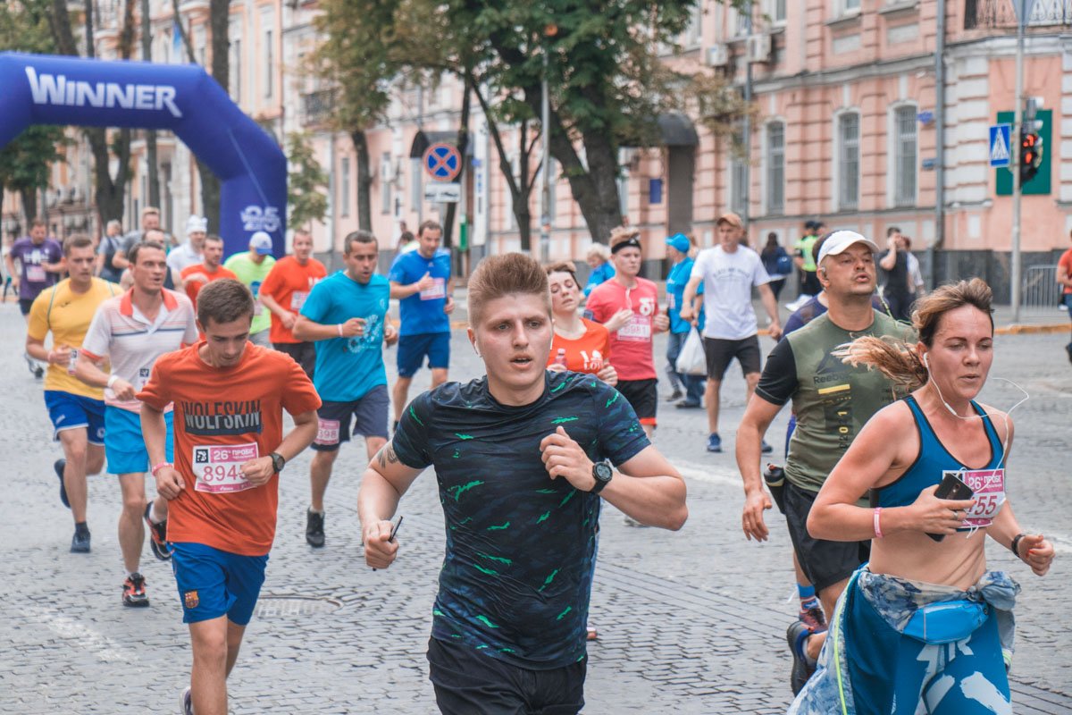 Кто-то пришел сам, кто-то с друзьями, некоторые пришли целыми семьями.