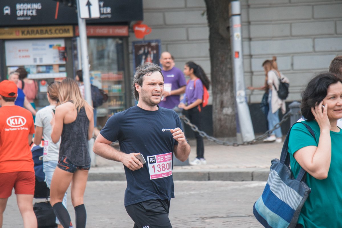 Участники бежали на время, их дистанция — 4900 метров.