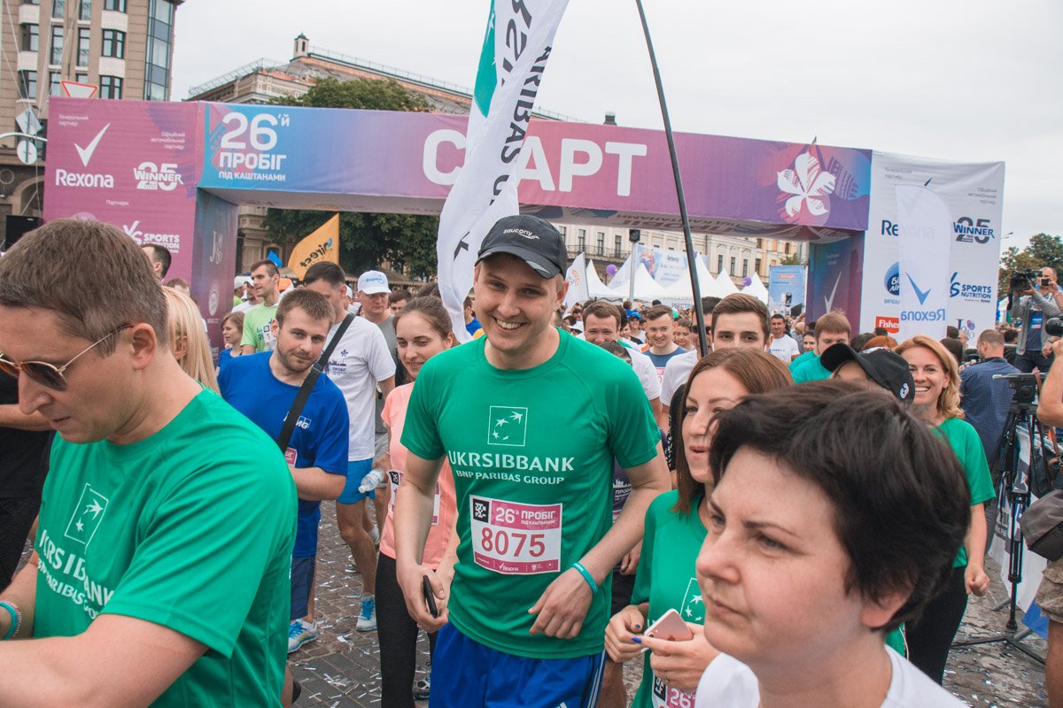 Радостные лица участников забега