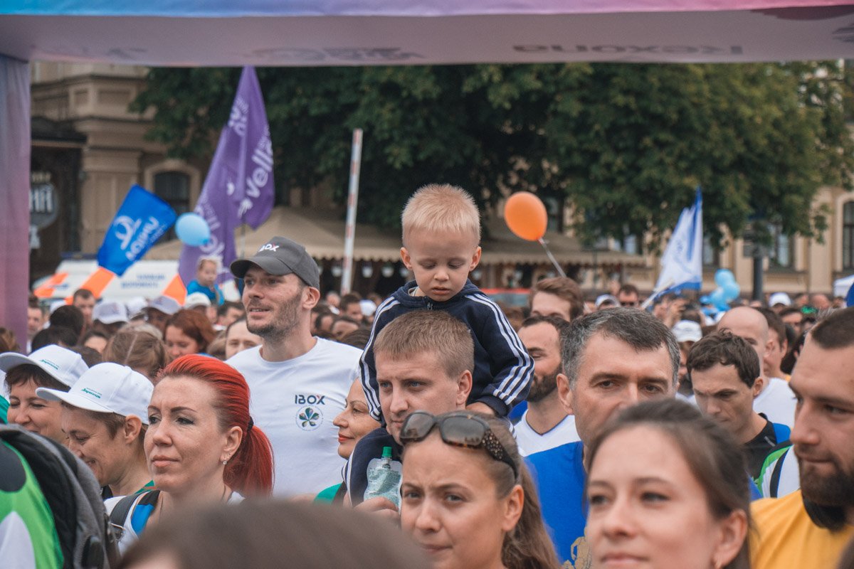 Мероприятие началось с самых юных участников, которым еще даже нет года