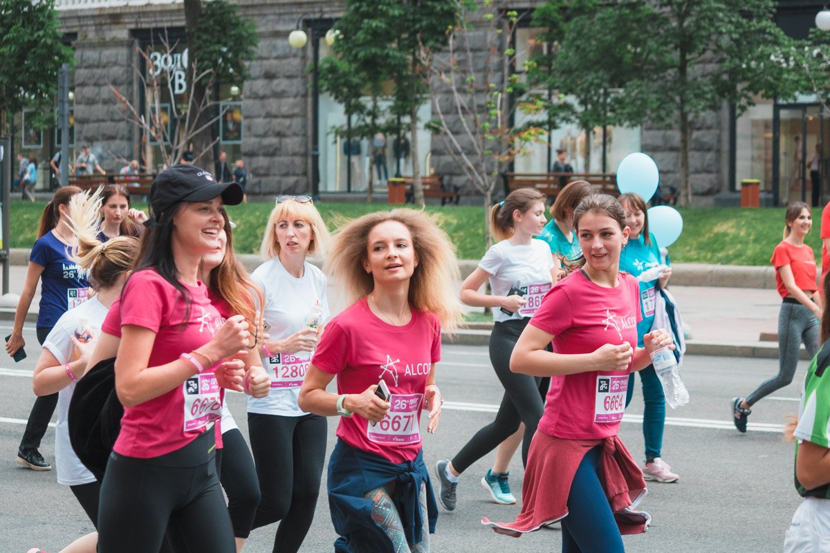 малыши в ходунках, дети от года и до 15 лет, профессиональные спортсмены, люди с ограниченными физическими возможностями и желающие 