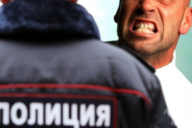 Помощник депутата покусал полицейского Помощник депутата покусал полицейского