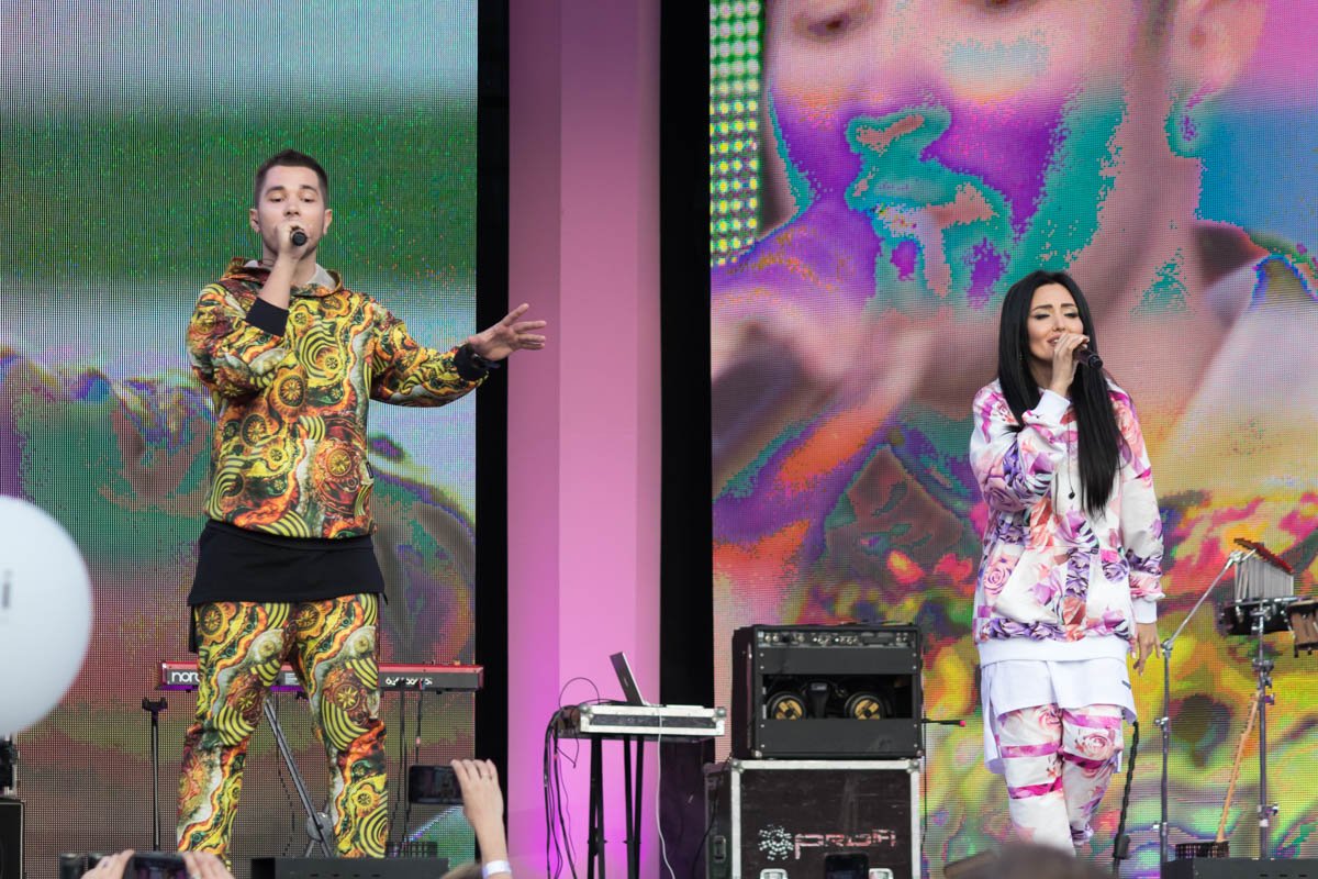 Важные вопросы отношений поднимают в своих песнях группа Пара Нормальных