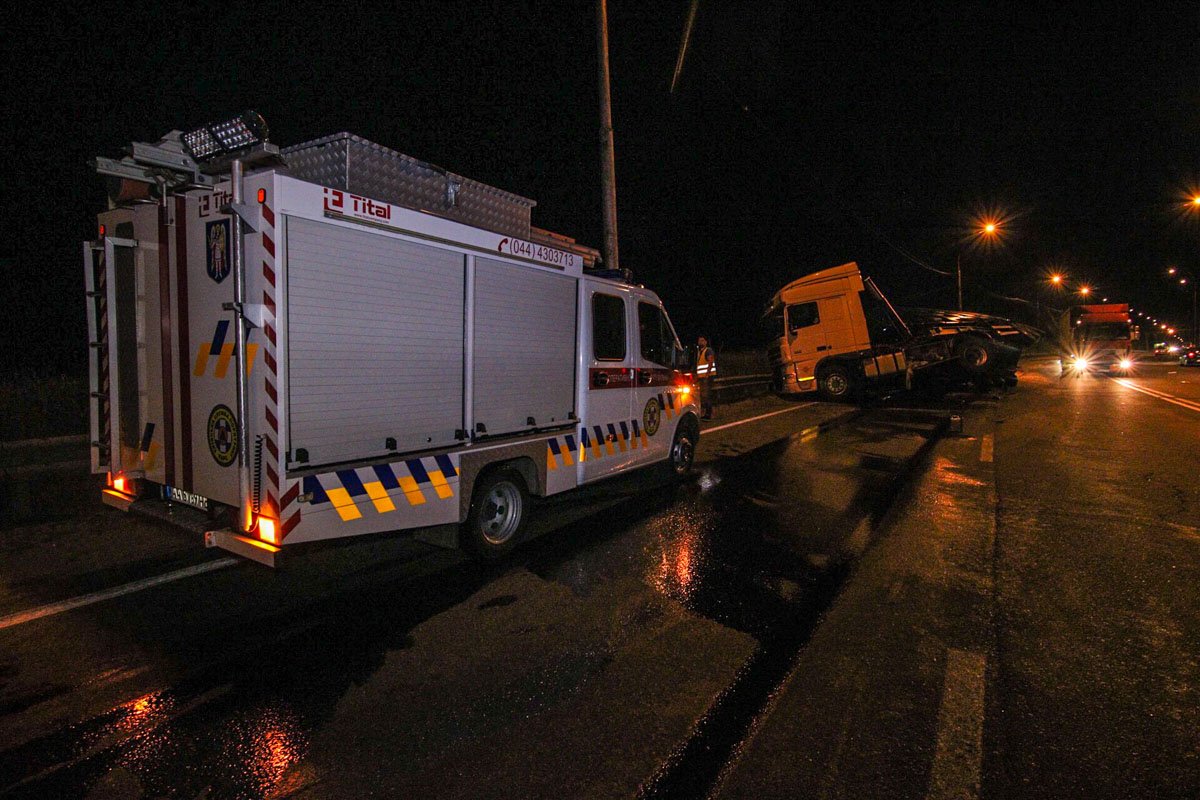 Ликвидировать происшествие выехали спасатели КРАС и тяжелая техника