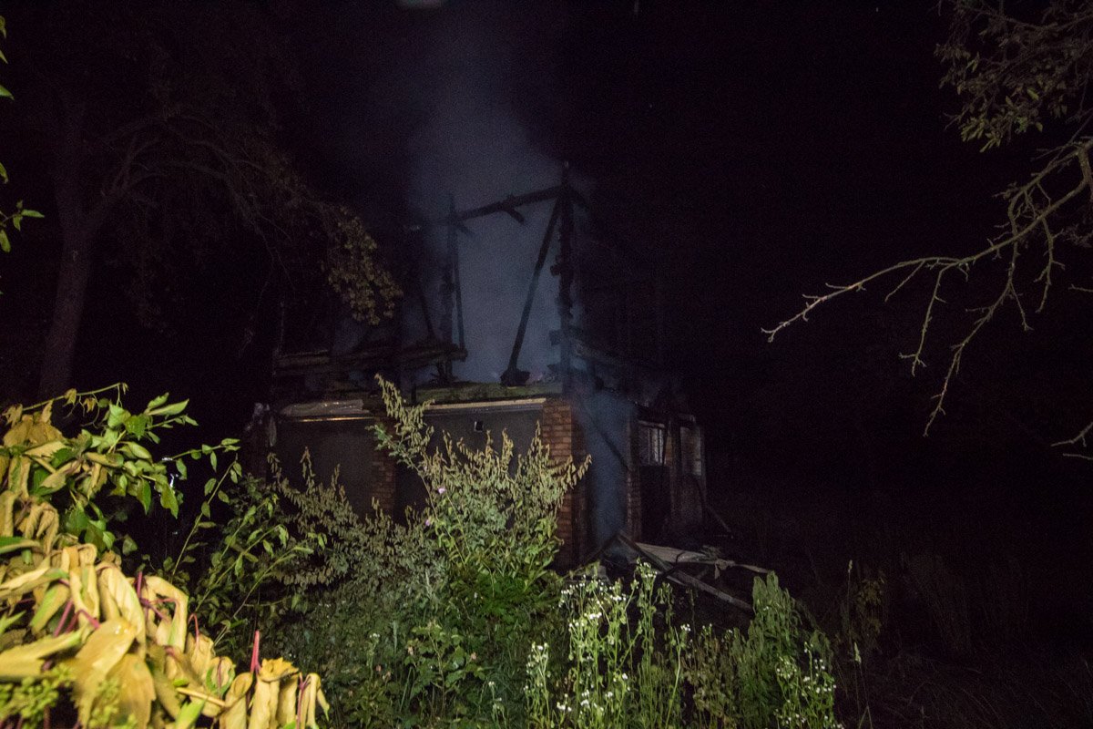 Площадь пожара составила около 100 квадратных метров Площадь пожара составила около 100 квадратных метров