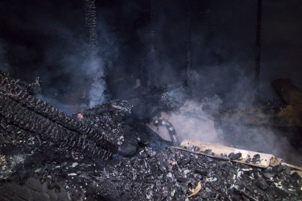 Крыша дома рухнула Крыша дома рухнула