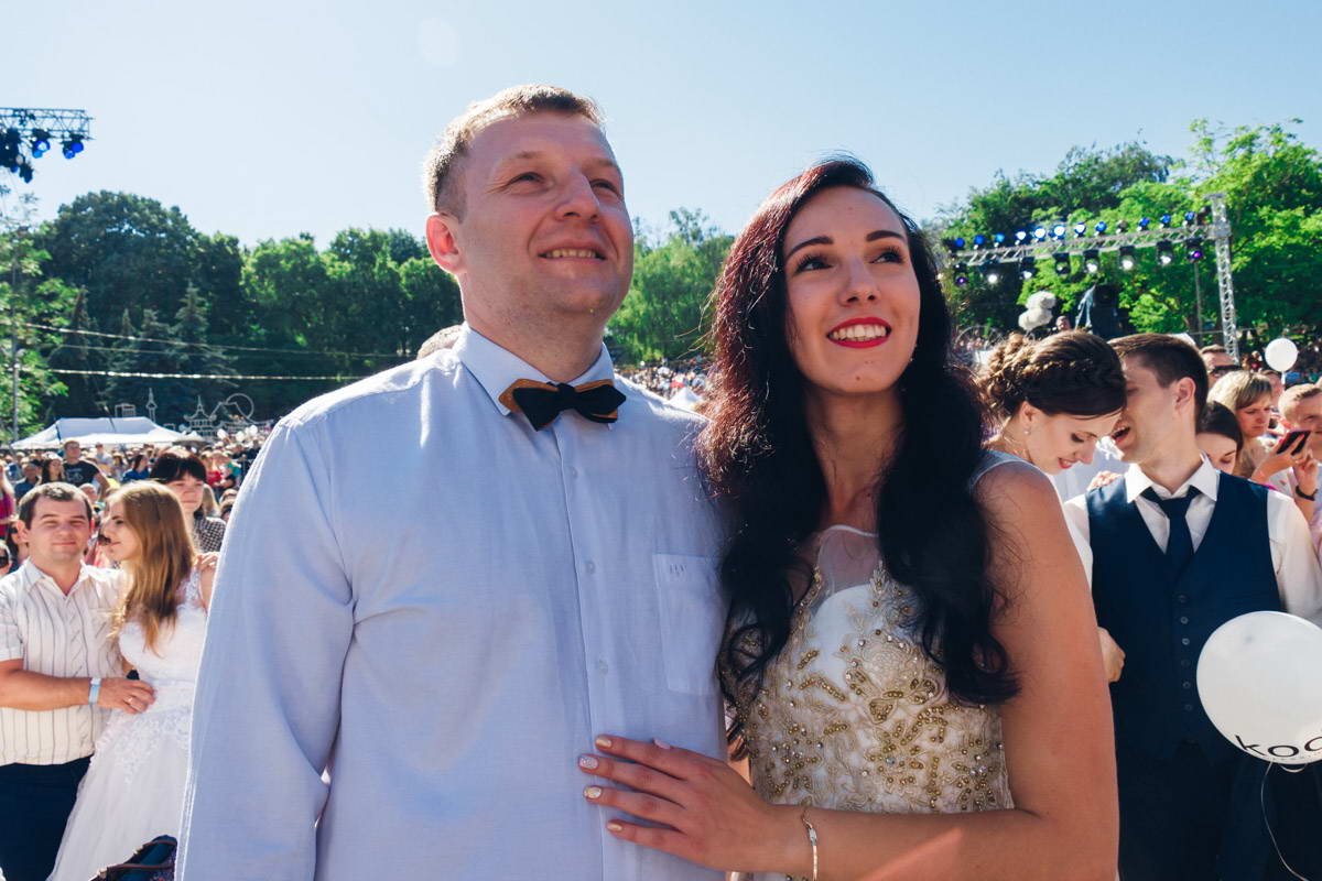 Праздник напоминал какой-то модный показ свадебных нарядов Праздник напоминал какой-то модный показ свадебных нарядов