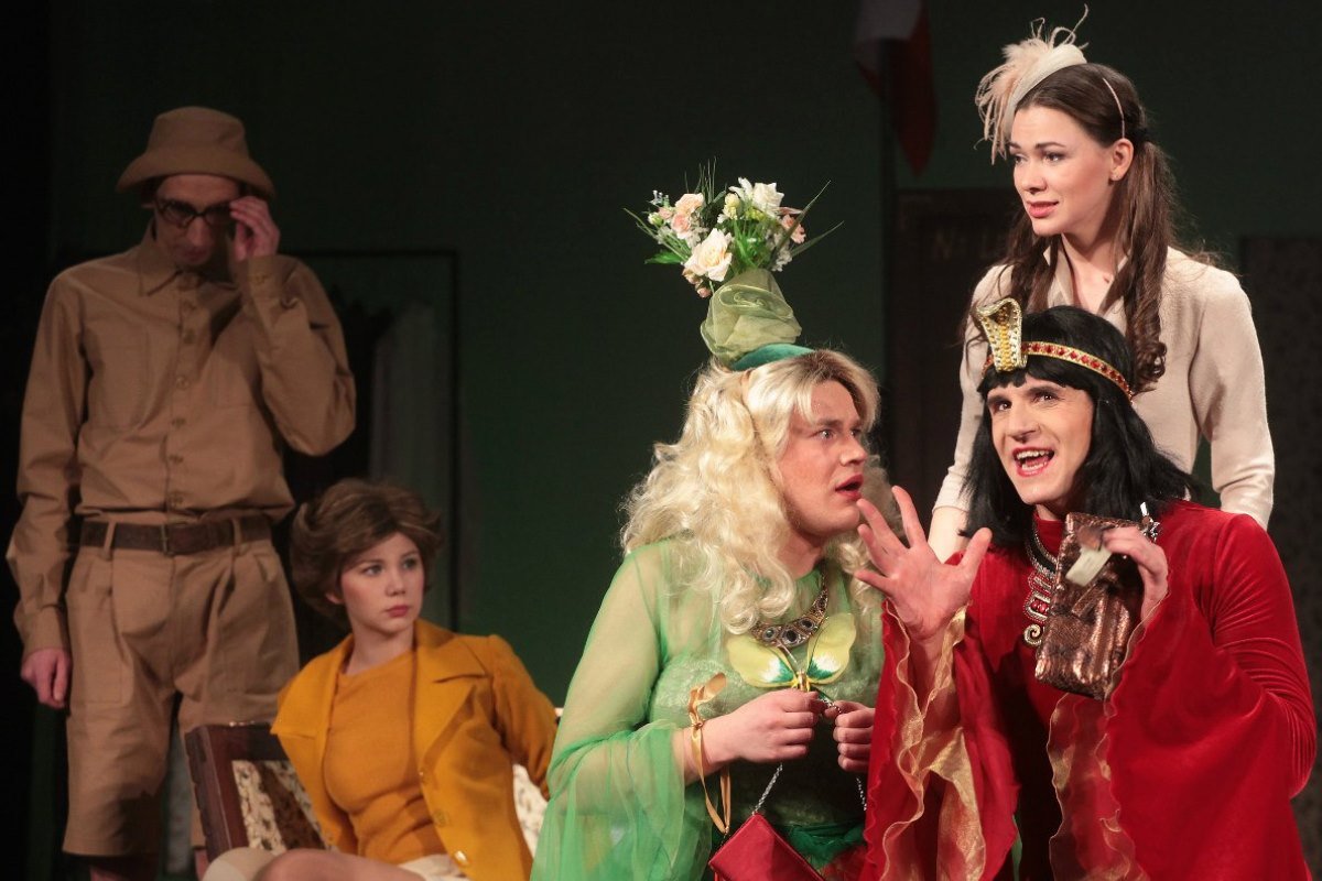 Зажигательная комедия от лучшего бродвейского комедиографа последнего десятилетия Кена Людвига Зажигательная комедия от лучшего бродвейского комедиографа последнего десятилетия Кена Людвига