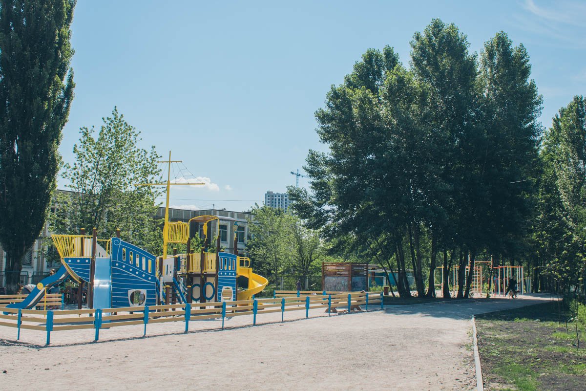 Благоустроена огромная детская игровая площадка