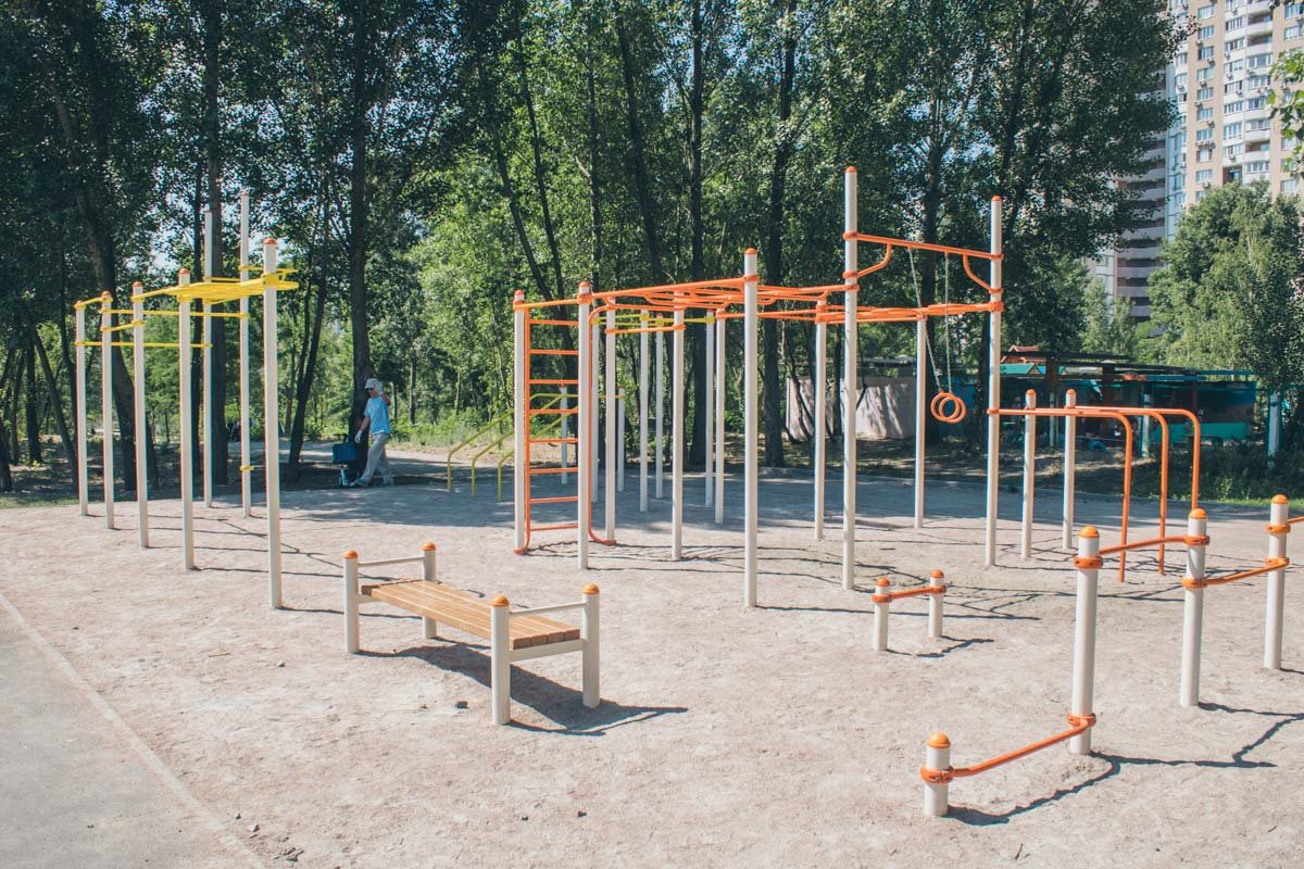 Современные уличные тренажеры 