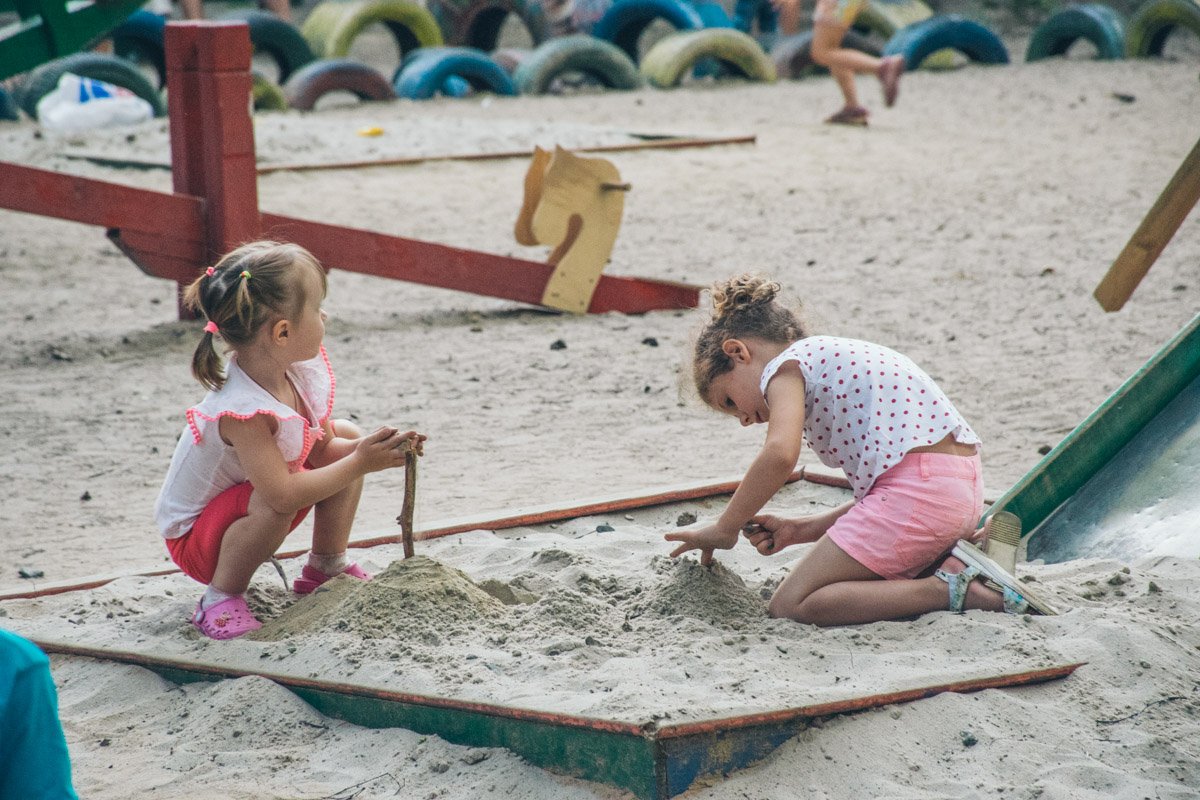 Детей это обстоятельство нисколько не огорчает