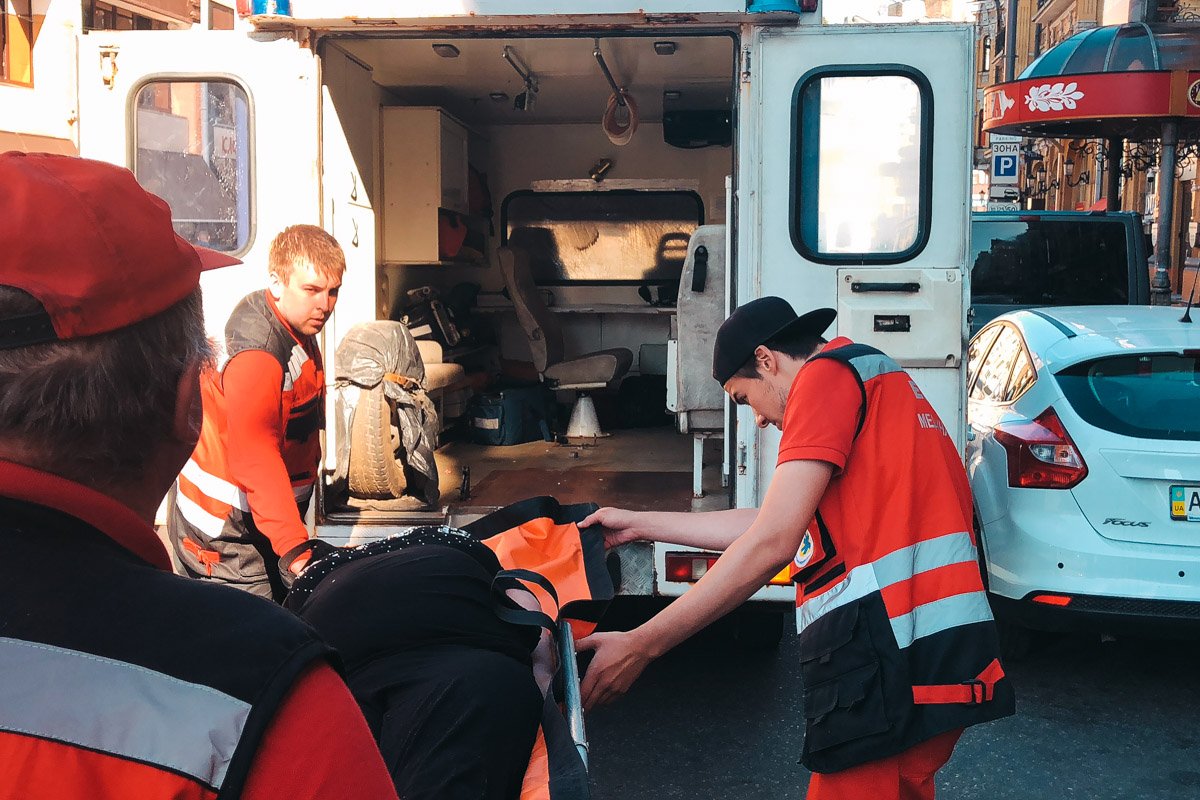 Скорую вызвали прохожие