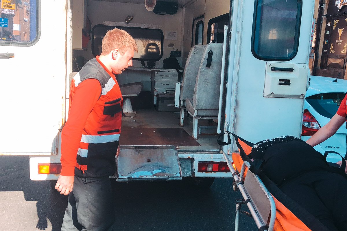 После оказания первой помощи женщину госпитализировали 