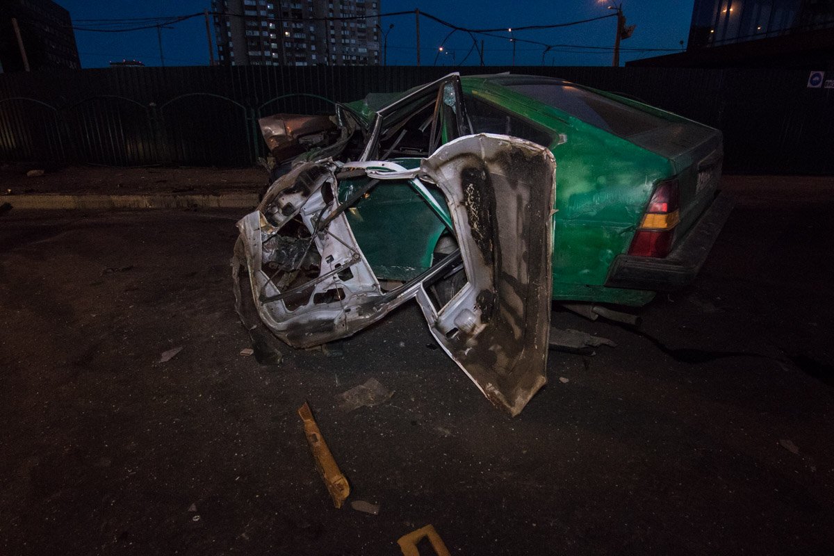 На месте ДТП от автомобиля осталась только груда металла