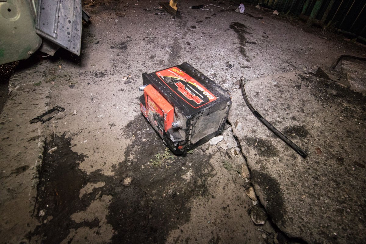 От удара вылетел аккумулятор