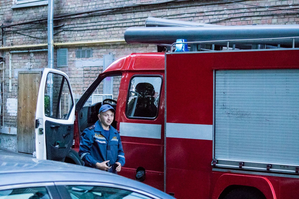 Соседи сверху почуяли резких запах дыма и вызвали спасателей Соседи сверху почуяли резких запах дыма и вызвали спасателей