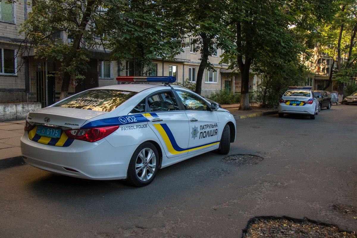 На месте работала патрульная полиция