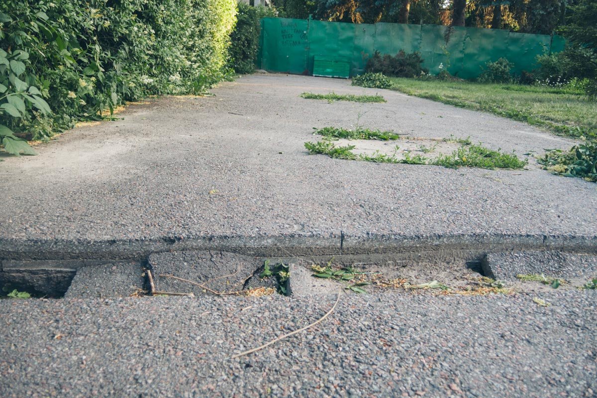 Смотреть под ноги надо в оба 