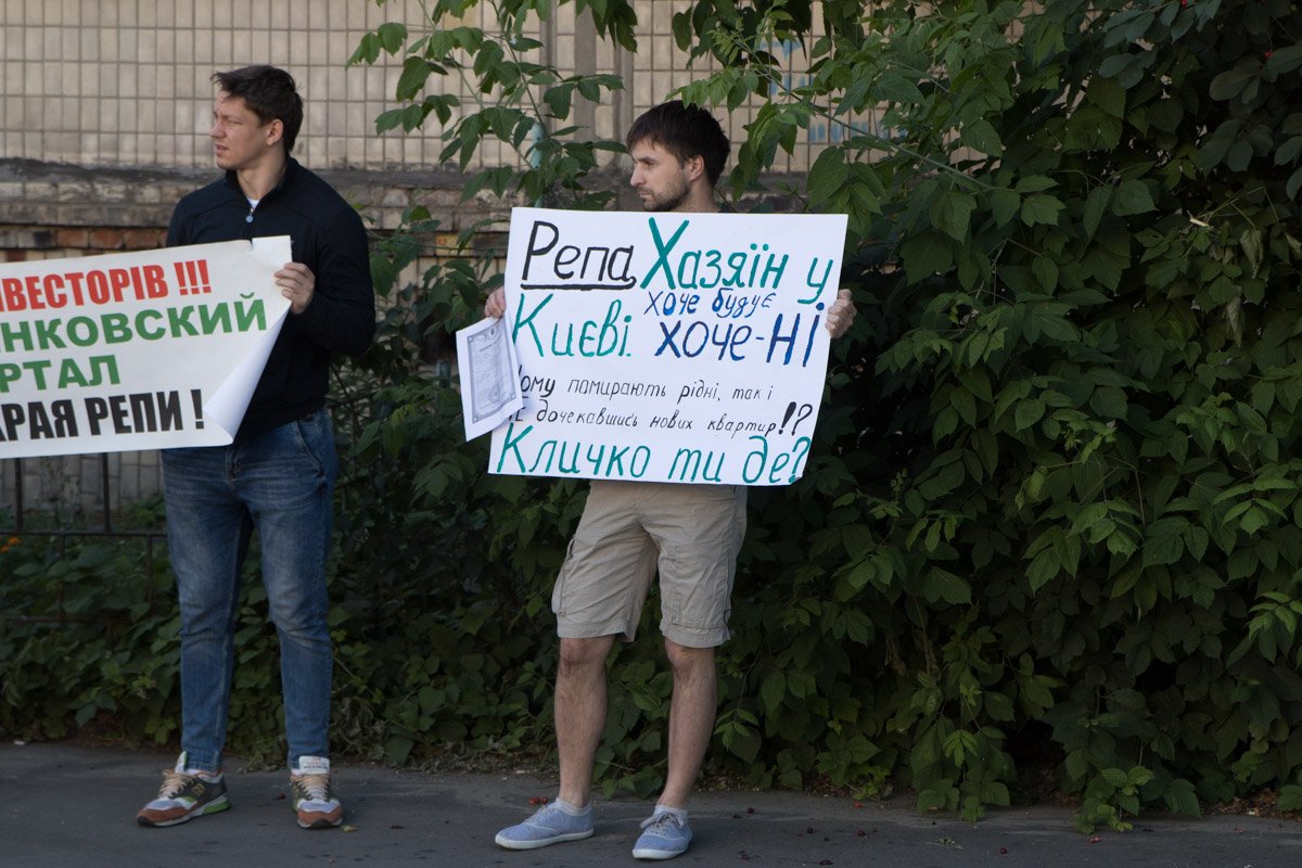 Митингующие жалуются, что им негде жить, у них нет денег и уже почти не осталось надежды 