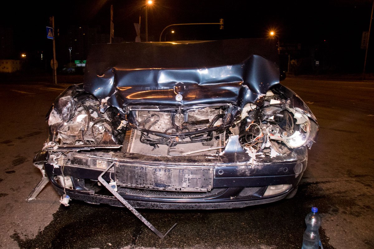 На Днепровской набережной столкнулись Lexus и Mercedes На Днепровской набережной столкнулись Lexus и Mercedes