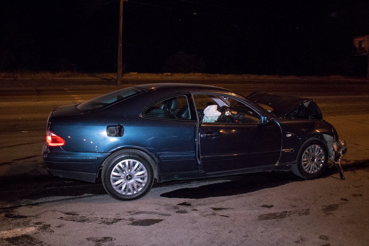 Водители транспортных средств получили травмы, одного госпитализировали Водители транспортных средств получили травмы, одного госпитализировали