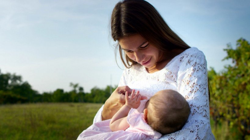 Самое массовое грудное вскармливание в общественном месте