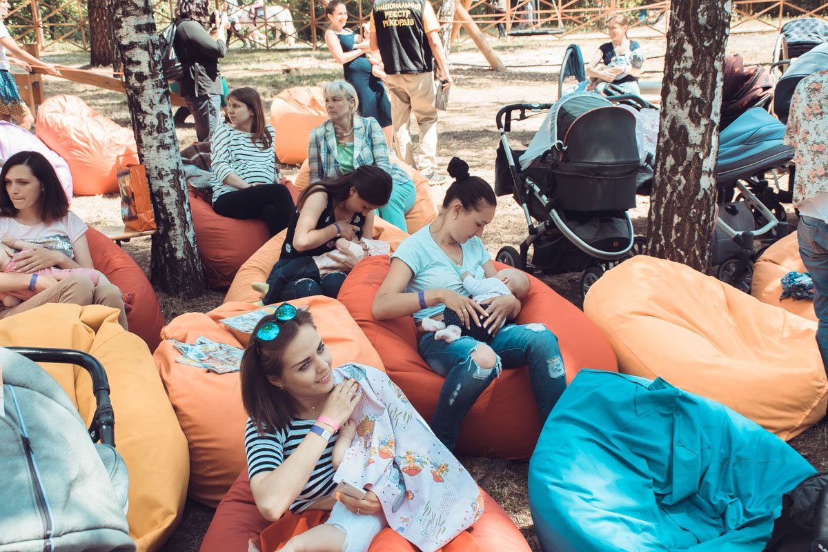 Приятно ведь "перекусить" под пение птиц с столичном парке 