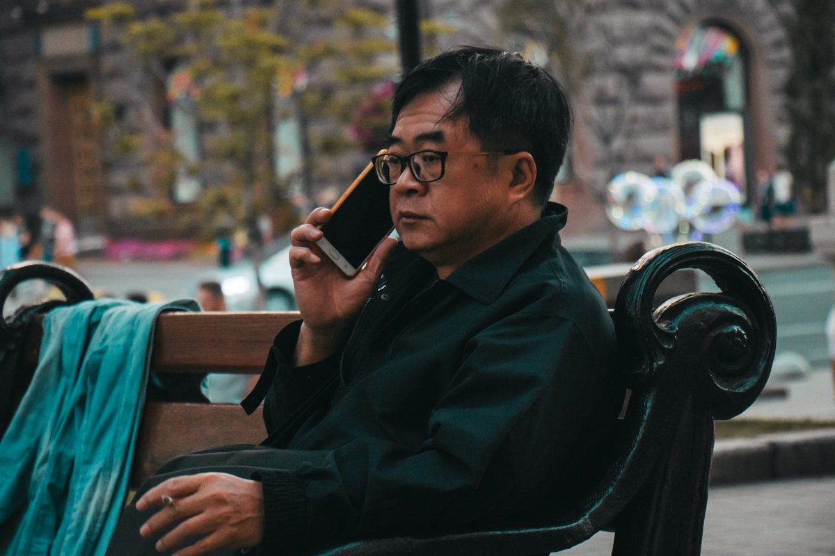 Местный мафиози решает важные вопросы Местный мафиози решает важные вопросы