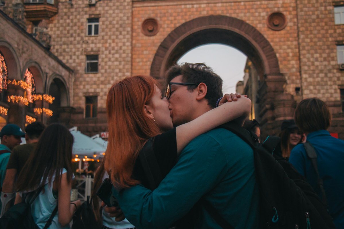 На Пассаже не только поют, но и целуются На Пассаже не только поют, но и целуются