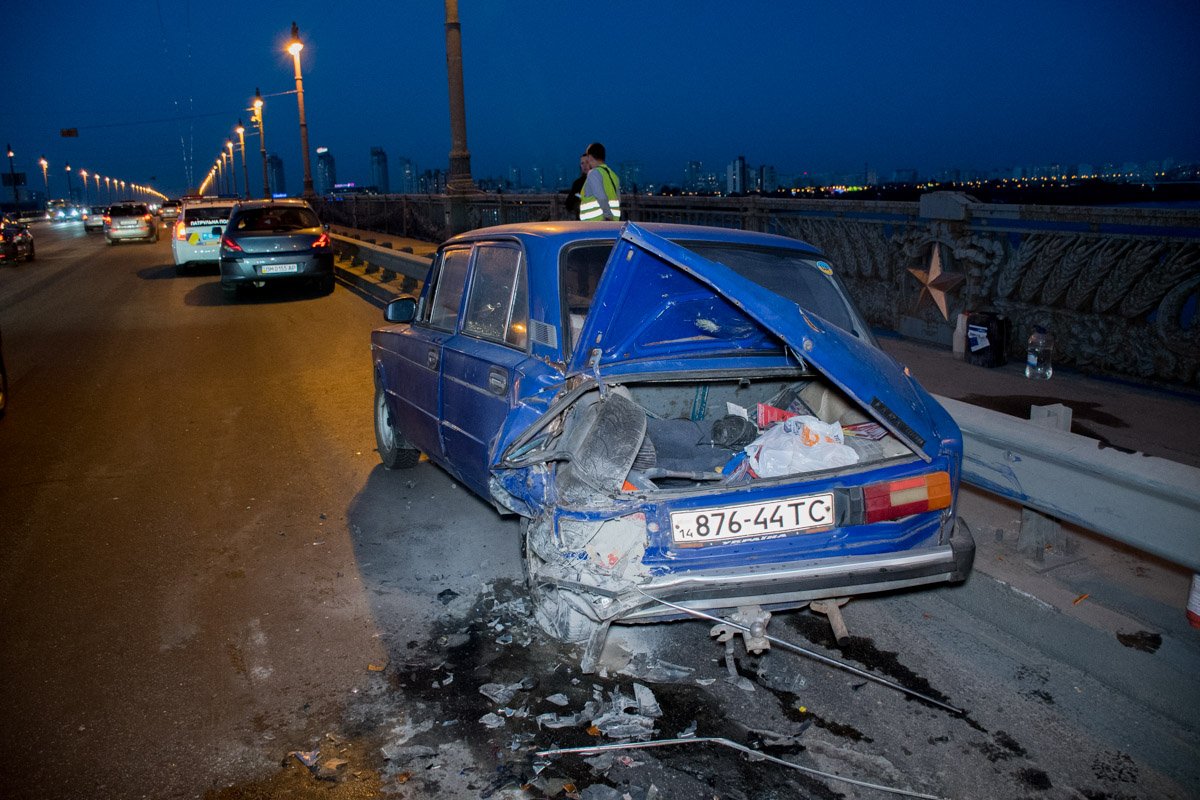 Жигули получили серьезные повреждения Жигули получили серьезные повреждения