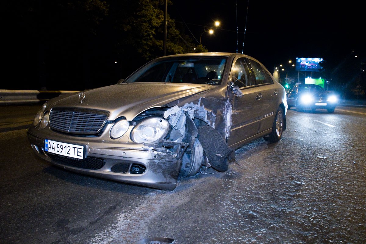 Mercedes получил серьезные повреждения Mercedes получил серьезные повреждения