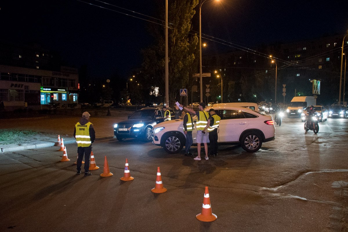 Согласно распоряжения КГГА, движение транспорта по Героев Сталинграда было временно перекрыто