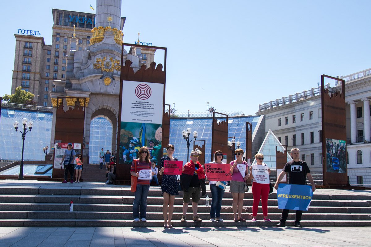 Главная цель акции - еще раз напомнить историю Сенцова, который уже 27-й день голодает в российской тюрьме