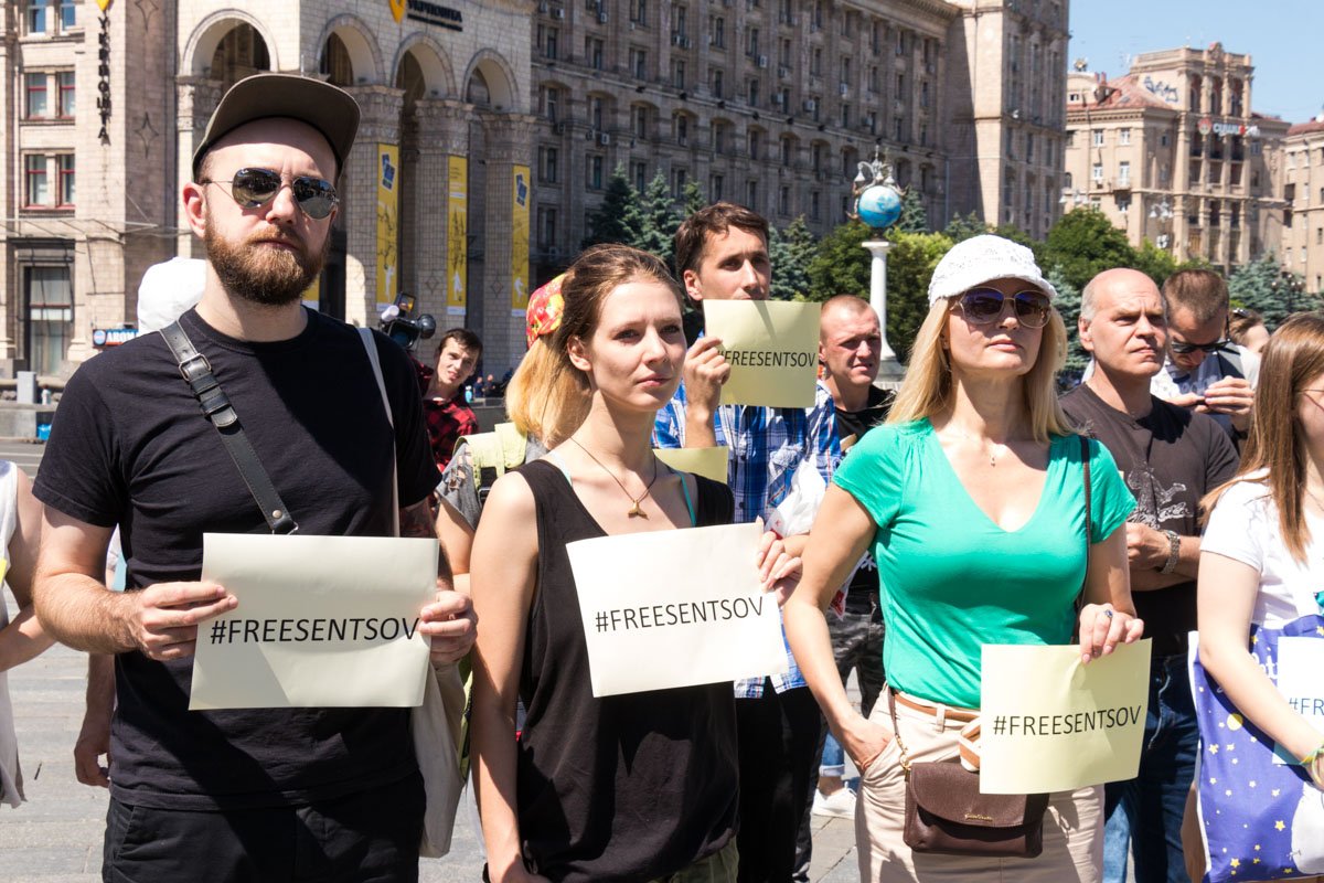 По словам организаторов, такие флешмобы сейчас проходят по всему миру 