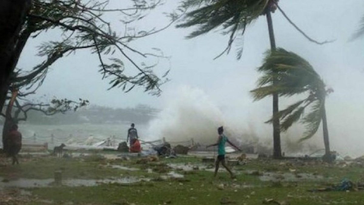 В Индии во время шторма погибли около 30 человек В Индии во время шторма погибли около 30 человек