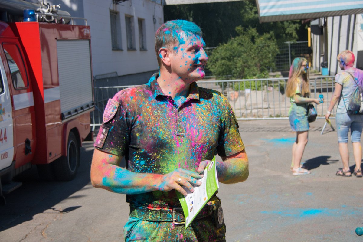 Вот где еще вы увидели бы таких красочных копов?