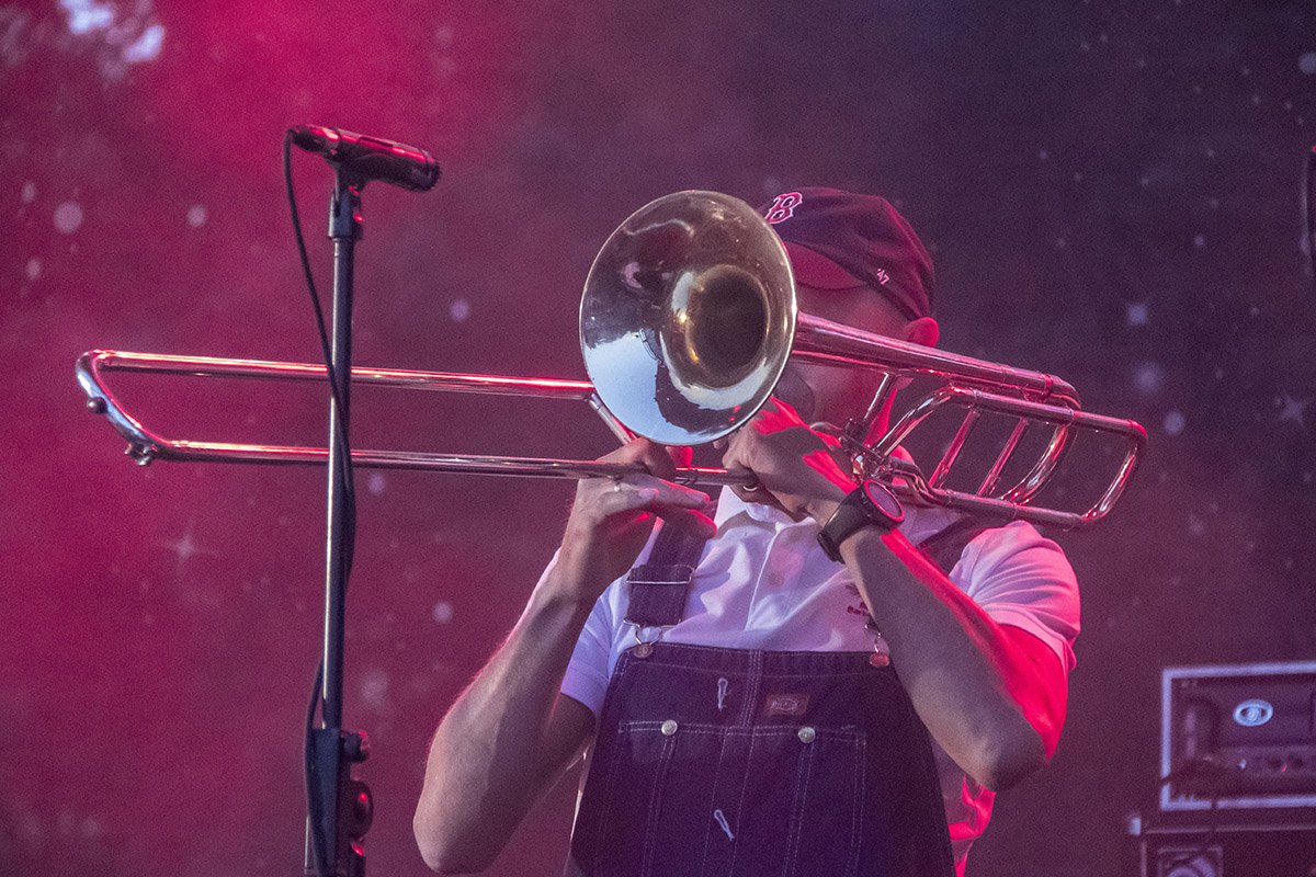 Музыки не бывает много Музыки не бывает много