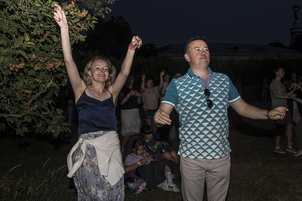 Море волнуется - три, Ляпис-фигура замри... Море волнуется - три, Ляпис-фигура замри...