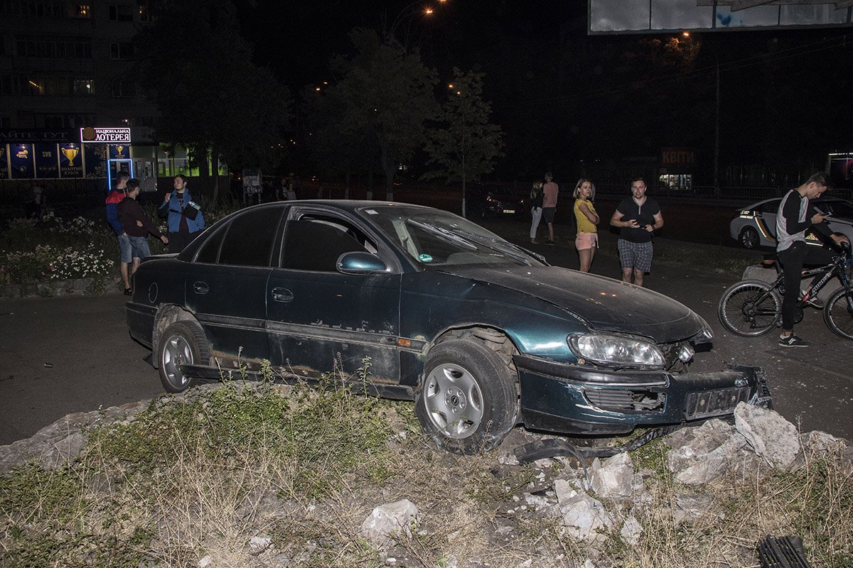 Чудом ни кто из проходивших людей не пострадал