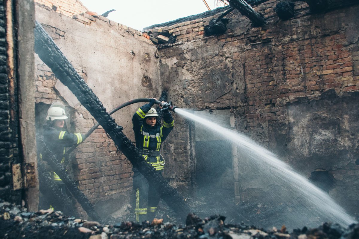 Пожар удалось ликвидировать примерно к 03:00