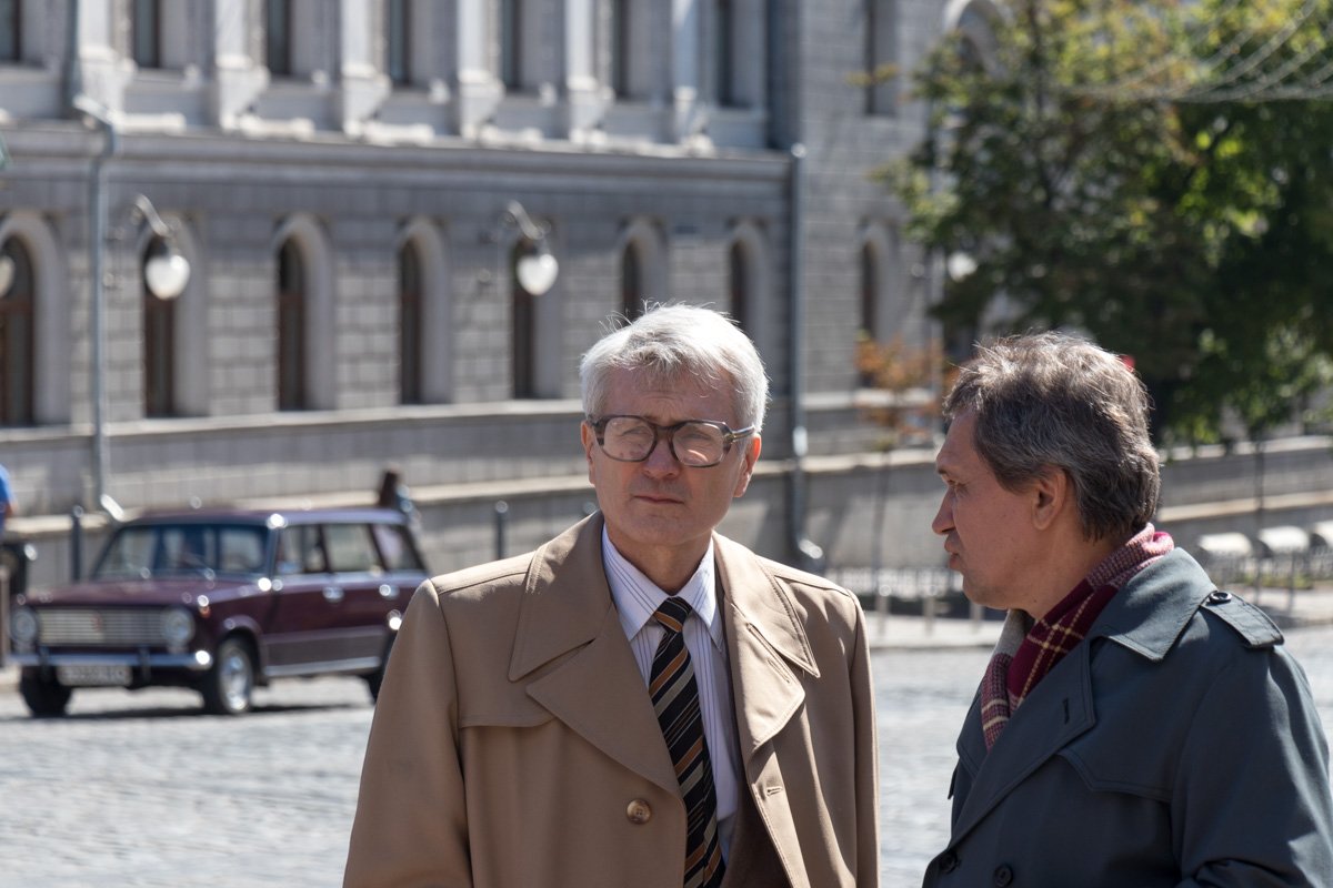 Актеры, играющие советских чиновников. Может, это даже сам Щербицкий?