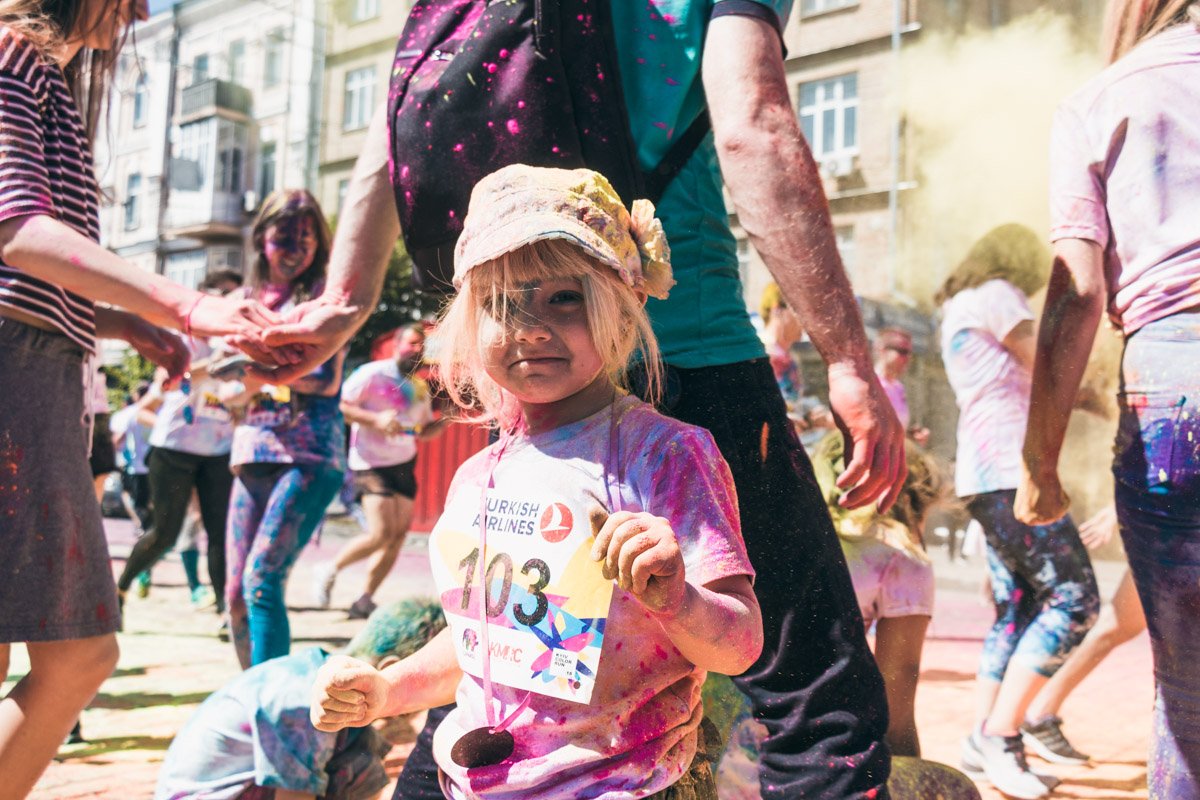 А говорят, что дети безобразничают...