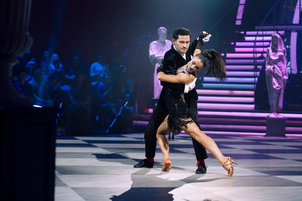 Каждый кандидат должен иметь существенный опыт в бально-спортивной хореографии Каждый кандидат должен иметь существенный опыт в бально-спортивной хореографии