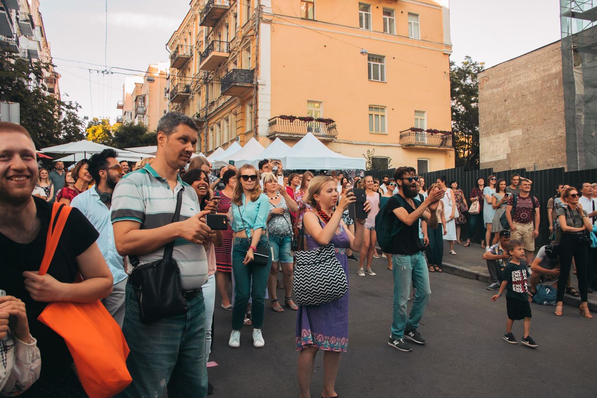 Можно и подснять на телефон