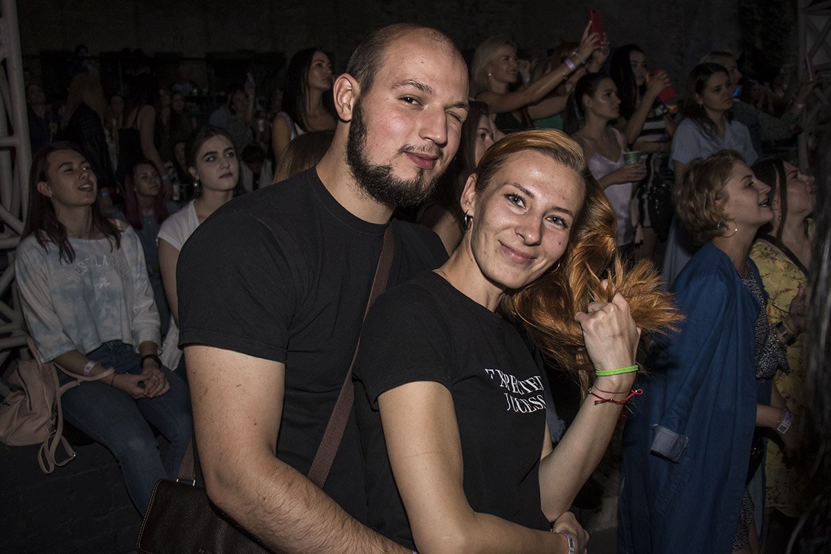 Влюбленные пары пришли получить заряд романтики Влюбленные пары пришли получить заряд романтики