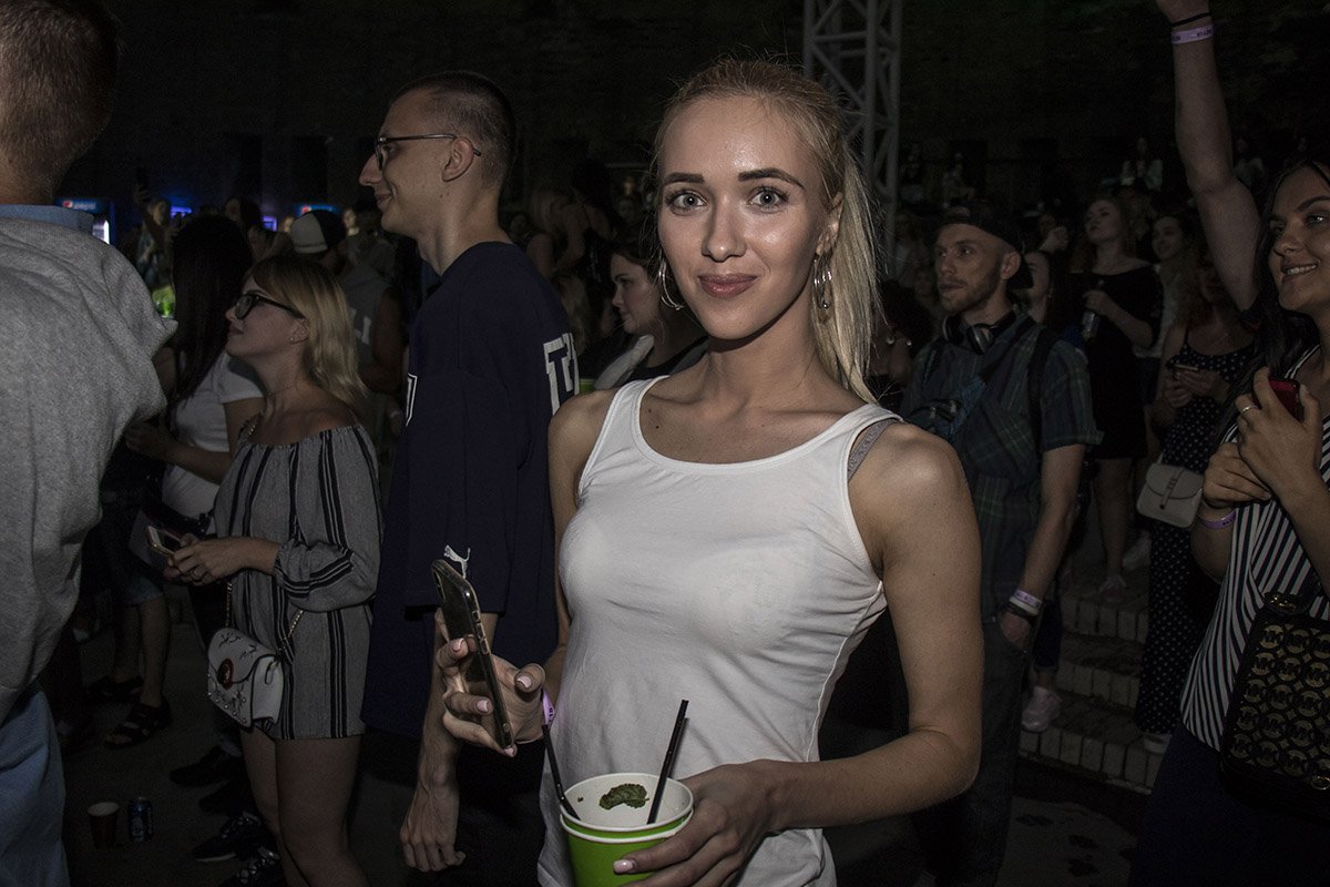 Эти влюбленные глаза фанаток! Эти влюбленные глаза фанаток!