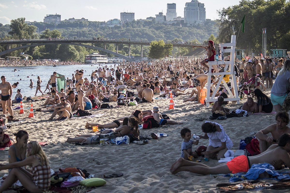 У воды жизнь кипит 