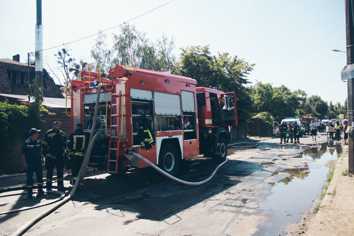Пожар начался около 7:00