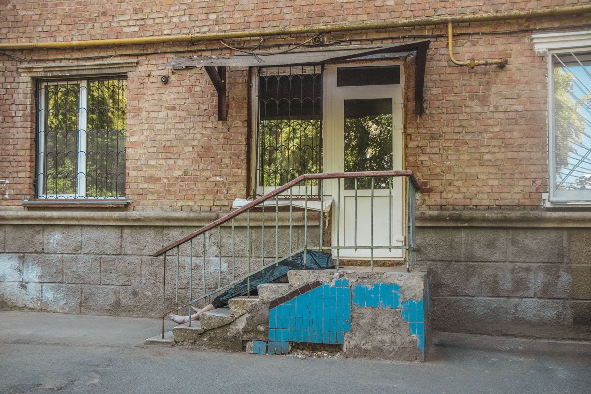 Местные жители говорят, что мужчина остановился в подпольном хостеле